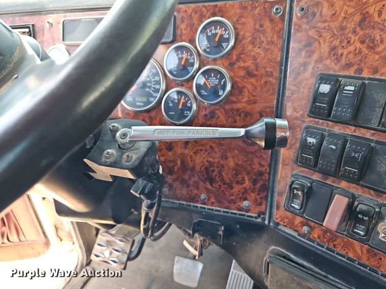 image for item DR8641 2009 Western Star semi truck