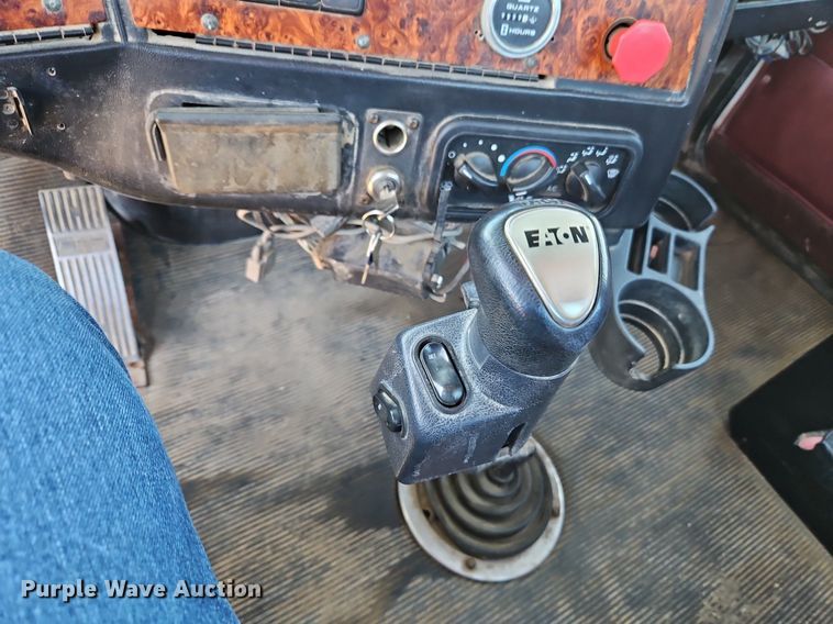 image for item DR8641 2009 Western Star semi truck