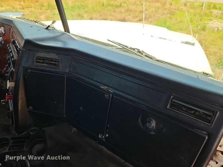 image for item DR8641 2009 Western Star semi truck