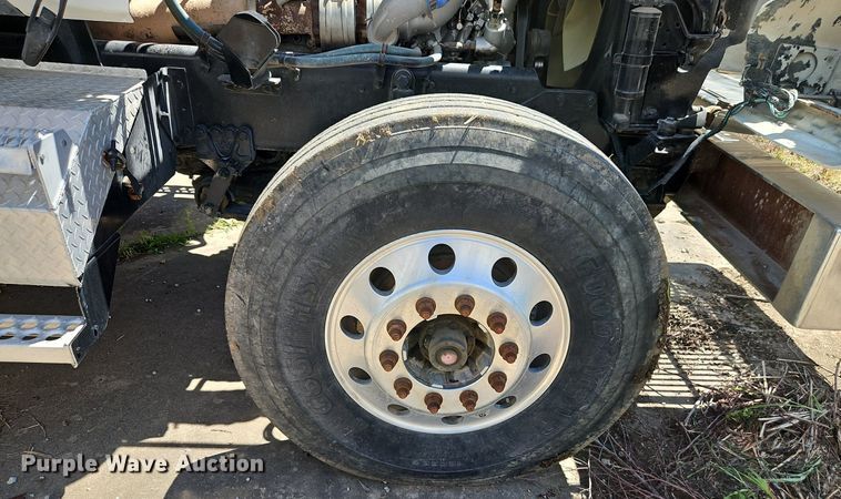 image for item DR8641 2009 Western Star semi truck