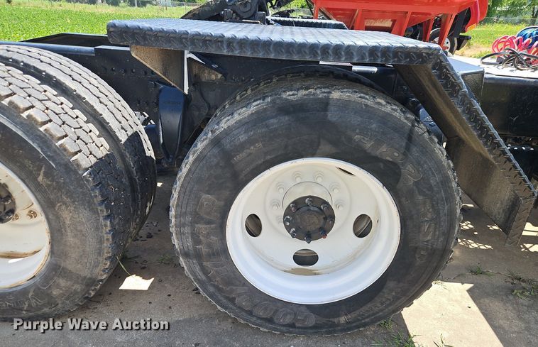 image for item DR8641 2009 Western Star semi truck