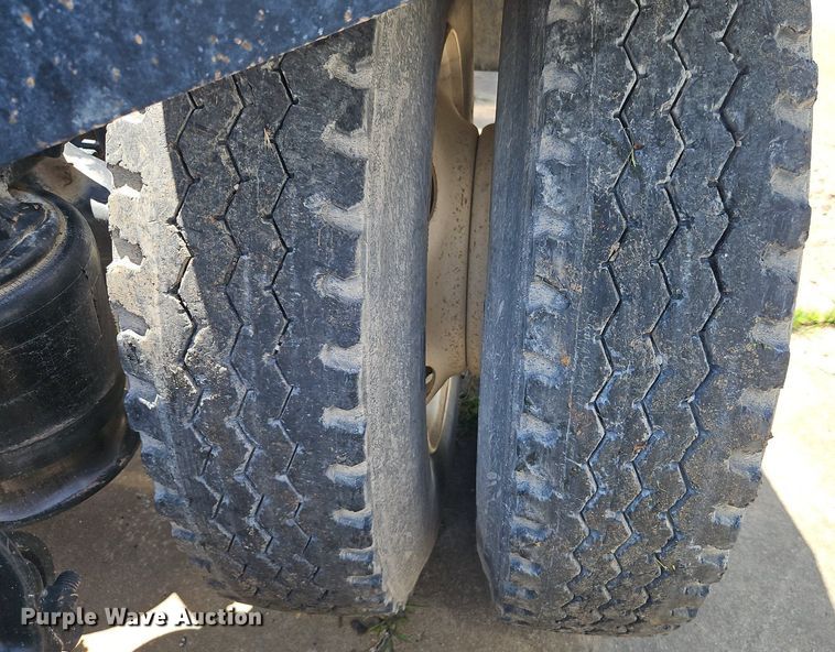 image for item DR8641 2009 Western Star semi truck