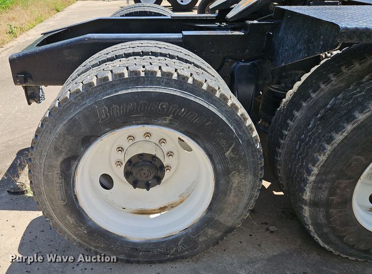 image for item DR8641 2009 Western Star semi truck