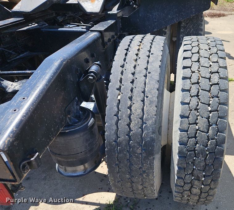 image for item DR8641 2009 Western Star semi truck