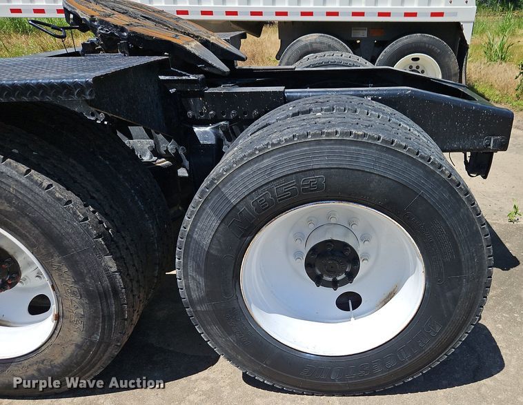 image for item DR8641 2009 Western Star semi truck
