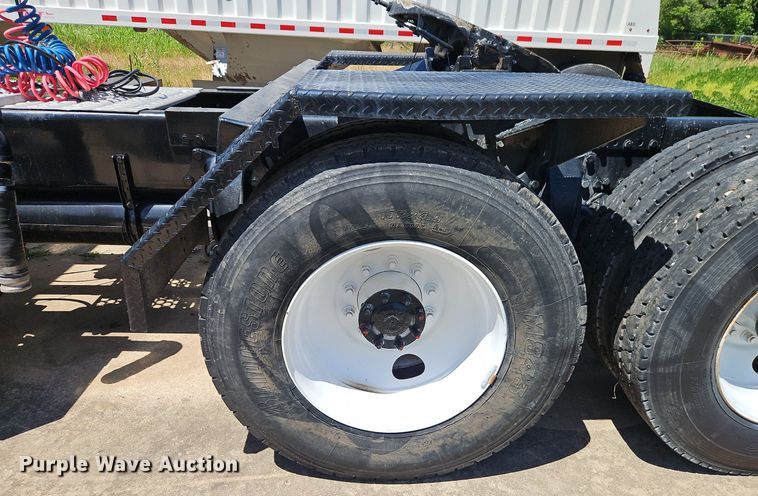 image for item DR8641 2009 Western Star semi truck