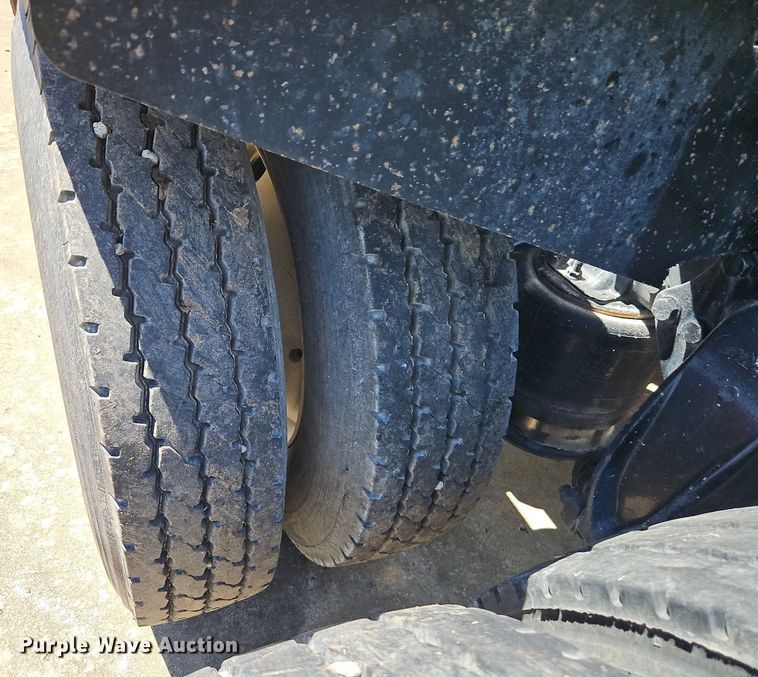 image for item DR8641 2009 Western Star semi truck