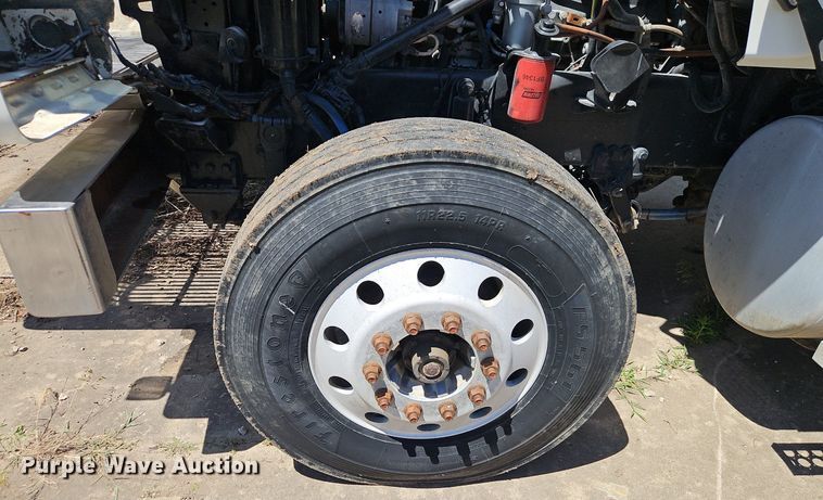 image for item DR8641 2009 Western Star semi truck