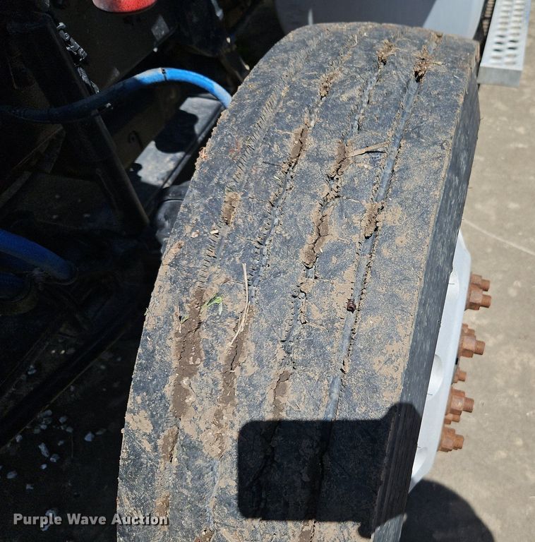 image for item DR8641 2009 Western Star semi truck