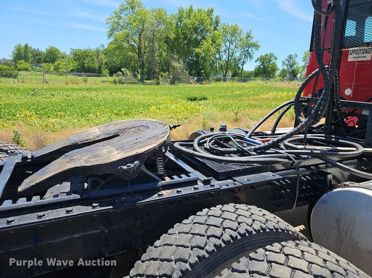 image for item DR8642 2011 Mack CHU613 semi truck