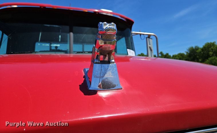 image for item DR8642 2011 Mack CHU613 semi truck