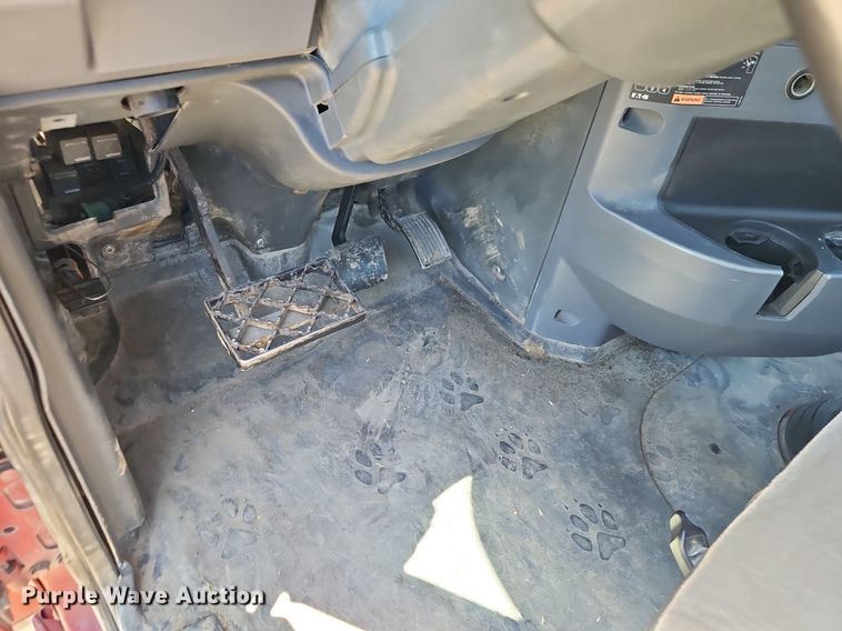 image for item DR8642 2011 Mack CHU613 semi truck