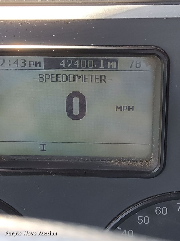 image for item DR8642 2011 Mack CHU613 semi truck