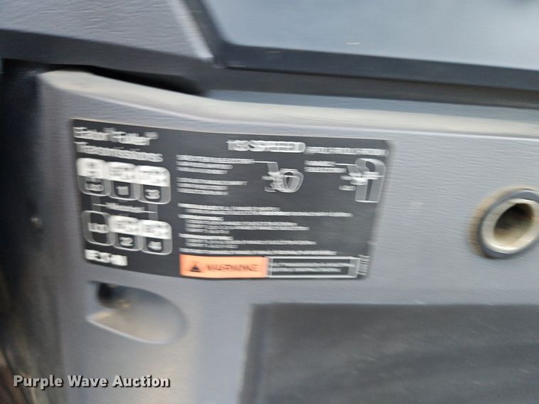 image for item DR8642 2011 Mack CHU613 semi truck