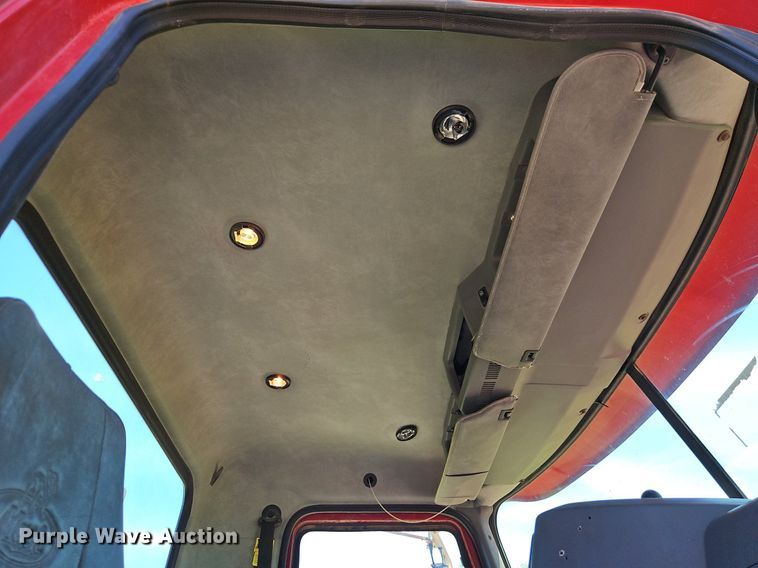 image for item DR8642 2011 Mack CHU613 semi truck