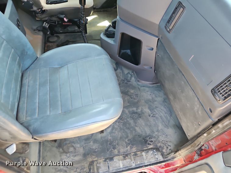 image for item DR8642 2011 Mack CHU613 semi truck