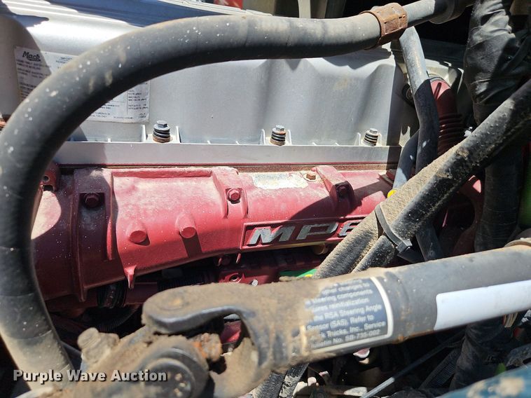 image for item DR8642 2011 Mack CHU613 semi truck