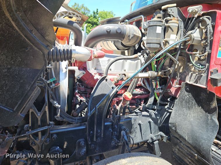 image for item DR8642 2011 Mack CHU613 semi truck