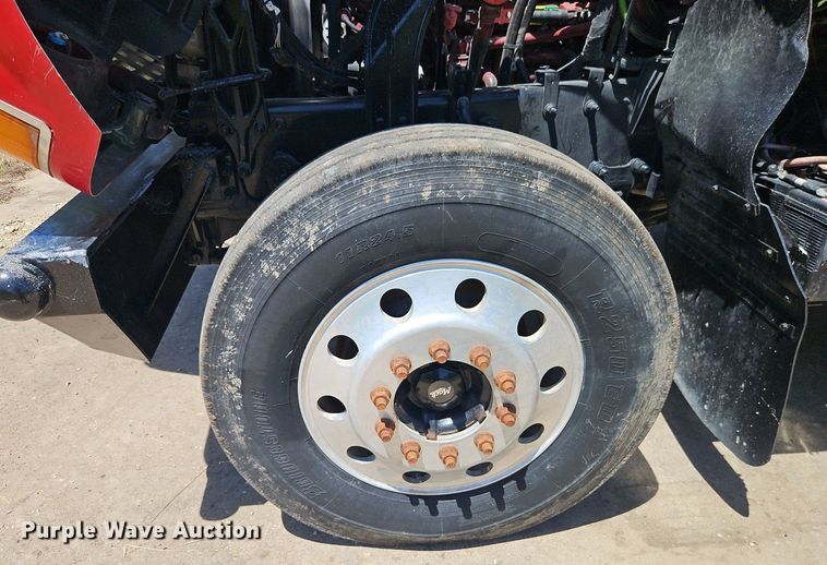 image for item DR8642 2011 Mack CHU613 semi truck