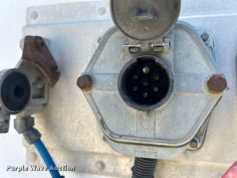 image for item DS0865 2002 Utility  VS2DC dry van trailer