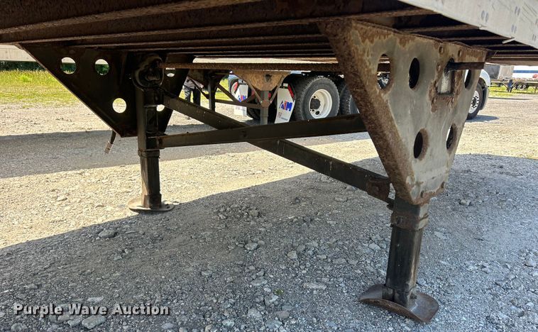 image for item DS0865 2002 Utility  VS2DC dry van trailer