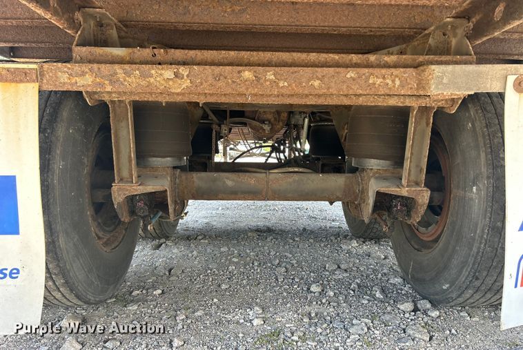 image for item DS0865 2002 Utility  VS2DC dry van trailer