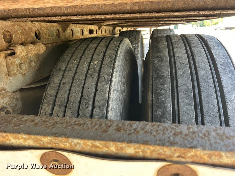 image for item DS0865 2002 Utility  VS2DC dry van trailer