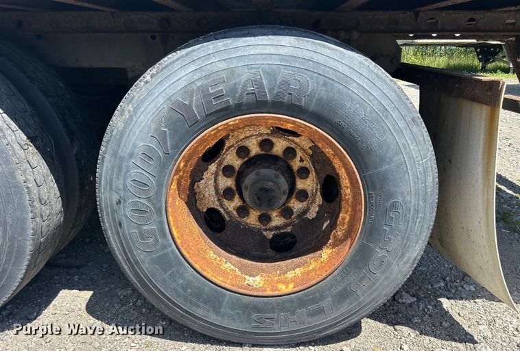 image for item DS0865 2002 Utility  VS2DC dry van trailer