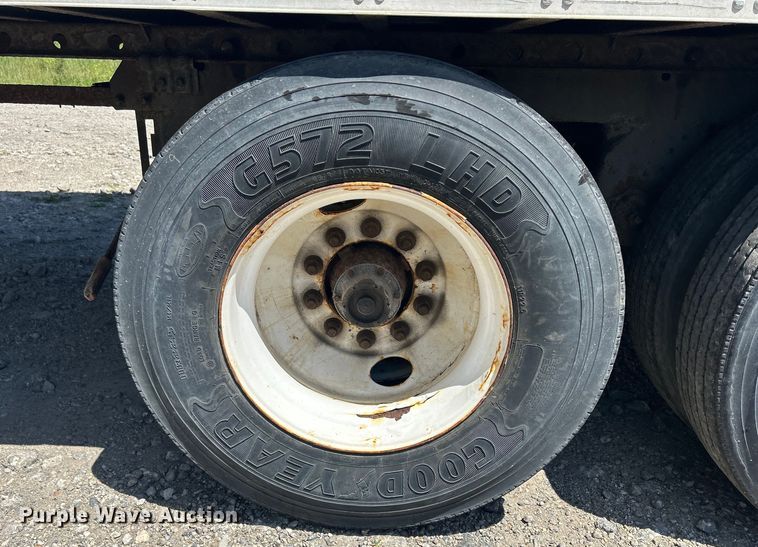 image for item DS0865 2002 Utility  VS2DC dry van trailer