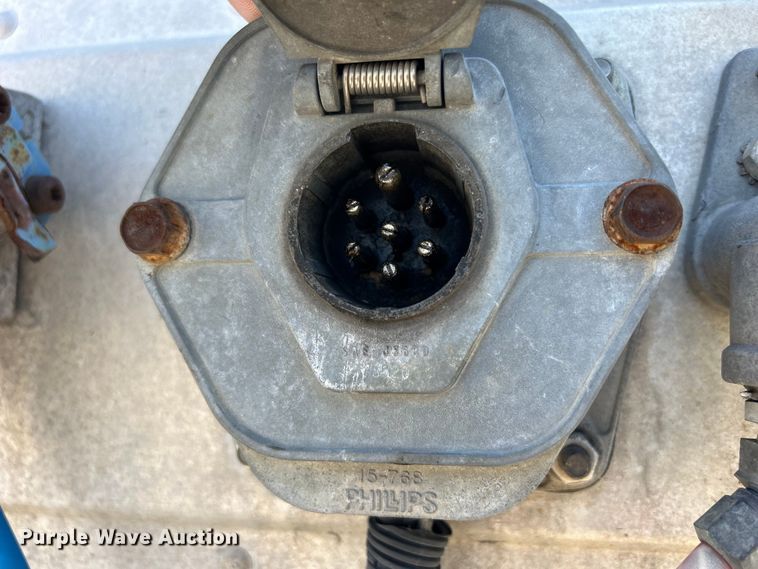 image for item DS0868 2002 Utility  VS2DC dry van trailer