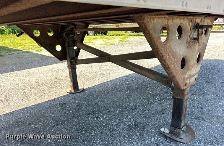 image for item DS0868 2002 Utility  VS2DC dry van trailer