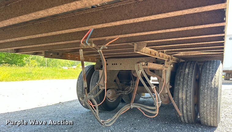 image for item DS0868 2002 Utility  VS2DC dry van trailer