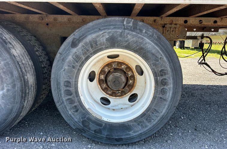 image for item DS0868 2002 Utility  VS2DC dry van trailer