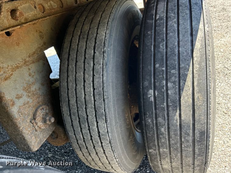 image for item DS0868 2002 Utility  VS2DC dry van trailer