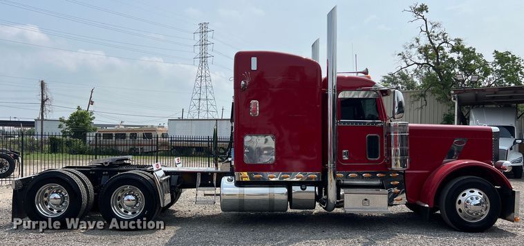 image for item DS3112 2012 Peterbilt 389 semi truck