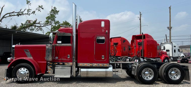 image for item DS3112 2012 Peterbilt 389 semi truck