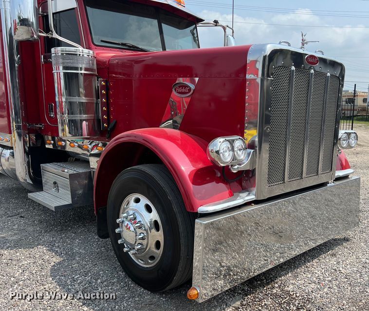 image for item DS3112 2012 Peterbilt 389 semi truck