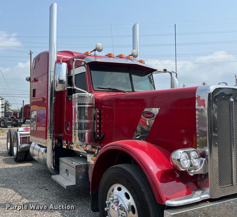 image for item DS3112 2012 Peterbilt 389 semi truck