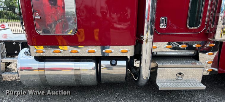 image for item DS3112 2012 Peterbilt 389 semi truck