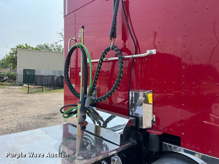 image for item DS3112 2012 Peterbilt 389 semi truck