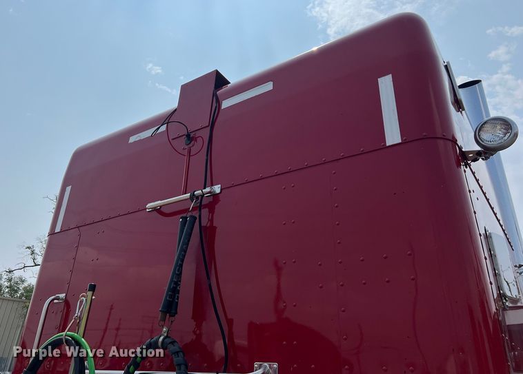 image for item DS3112 2012 Peterbilt 389 semi truck