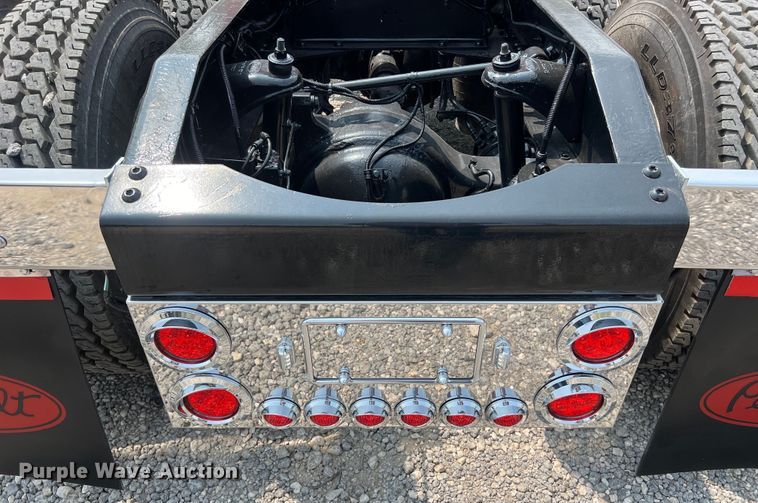 image for item DS3112 2012 Peterbilt 389 semi truck