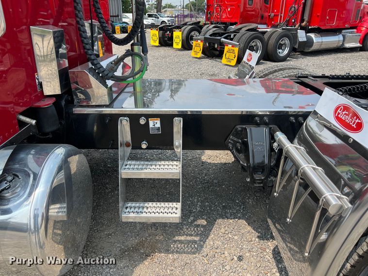 image for item DS3112 2012 Peterbilt 389 semi truck