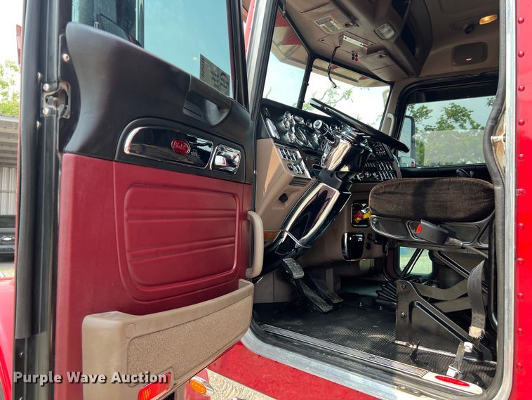 image for item DS3112 2012 Peterbilt 389 semi truck