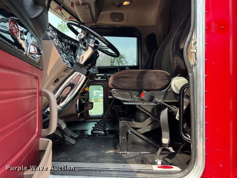 image for item DS3112 2012 Peterbilt 389 semi truck