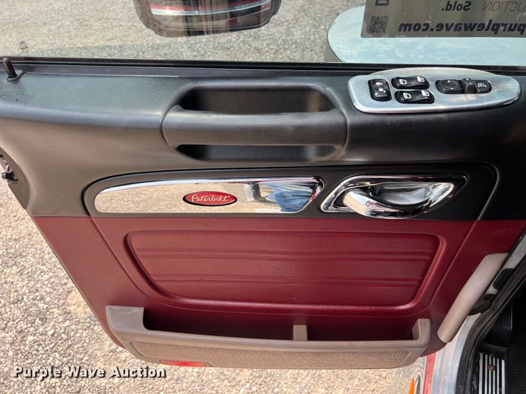 image for item DS3112 2012 Peterbilt 389 semi truck