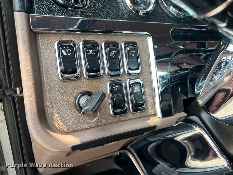 image for item DS3112 2012 Peterbilt 389 semi truck