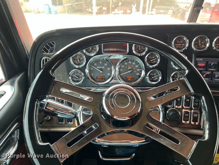 image for item DS3112 2012 Peterbilt 389 semi truck