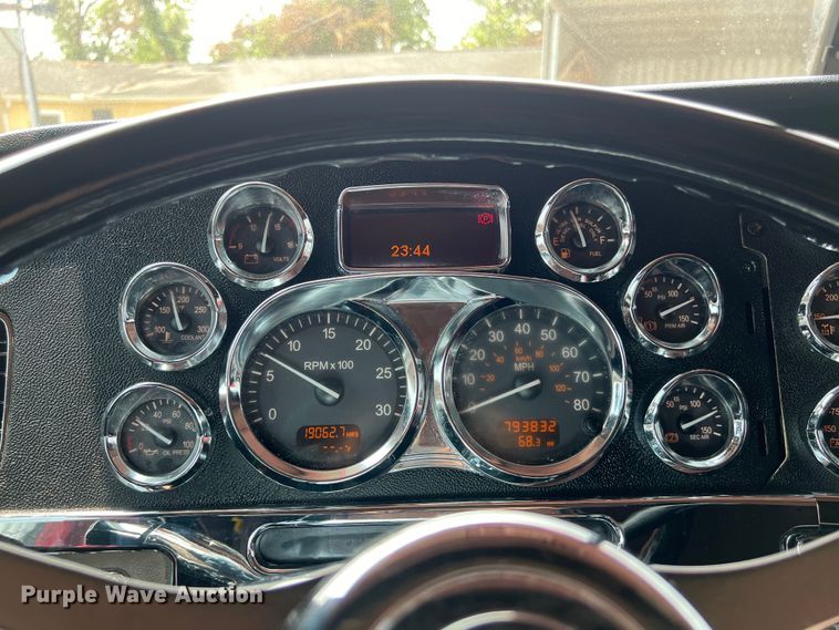 image for item DS3112 2012 Peterbilt 389 semi truck