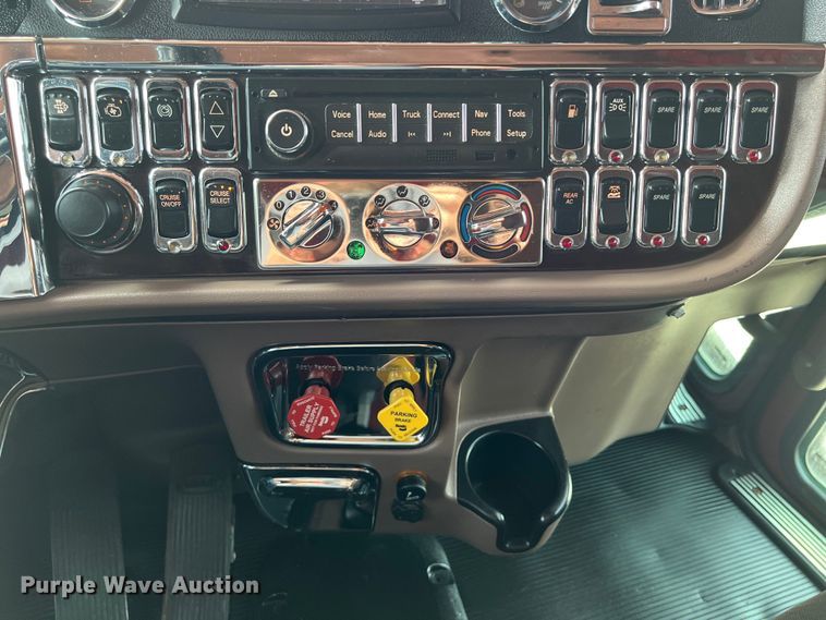 image for item DS3112 2012 Peterbilt 389 semi truck